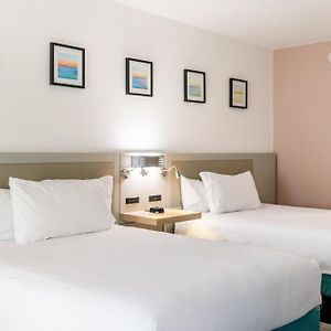 Non-Smoking Ocean Front Double Queen Room